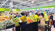 Người dân đi chợ mùa dịch bệnh. (Ảnh minh họa)