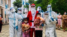Giáng sinh bất ngờ của bệnh nhi đang điều trị tại Bệnh viện dã chiến Củ Chi