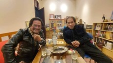 Người trong cuộc và trong giới nói gì về bài thơ Lỗ thủng lịch sử?