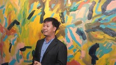 Họa sĩ làm cách nào để đốt, phá tranh của mình?