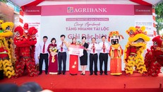 Khách hàng may mắn nhận giải đặc biệt chương trình “Cùng Agribank – Tăng nhanh Tài Lộc”