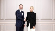 Ông Petr Fiala -Thủ tướng Cộng Hòa Czech (trái) và bà Annica Witschard - Tổng Giám Đốc Home Credit Việt Nam (phải).