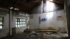 TP.HCM: Nhiều nơi thiếu lớp, ngôi trường 20 tỷ đồng bỏ hoang suốt 15 năm