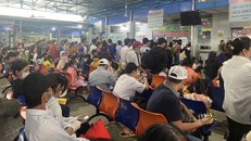 Bệnh viện Ung Bướu đông nghẹt bệnh nhân.