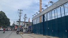 Cổng dự án King Crown Infinity thường xuyên đóng im lìm. 