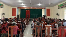 Gần 200 hộ dân đến UBND xã Hàm Đức họp sáng 29/9