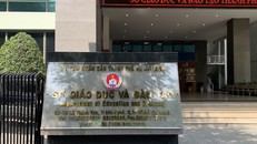 Sở GDĐT TP.HCM sẽ chấn chỉnh việc thu học phí không dùng tiền mặt.