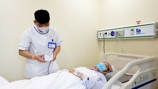 Bà cụ thoát "cửa tử" nhờ bác sĩ cấp cứu đột quỵ tận nhà 