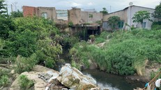 Suối Xiệp - nơi chiếc xe bán tải bị cuốn xuống suối làm một người từ vong.