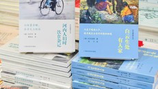 Ấn bản tiếng Trung của 2 cuốn sách “Vắt qua những ngàn mây” và “Người Hà Nội, chuyện ăn chuyện uống một thời”