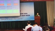 Tiến sĩ Lưu Hương Ly - Trưởng phòng Pháp luật Dân sự (Vụ Pháp luật dân sự, kinh tế - Bộ Tư pháp) trình bày tham luận tại chương trình.