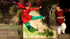 NSƯT Đại Nghĩa (trái) vai Mã Văn Tài