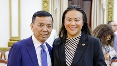 David Duong và cựu thị trưởng Sheng Thao. 