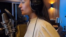 Hanae Bossert trong một lần ghi âm tác phẩm "Ma Tonkinoise"