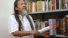 Dịch giả Nguyễn Tiến Văn. Ảnh: LÝ ĐỢI 