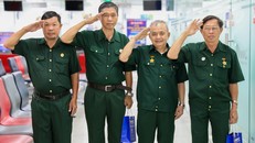 Ông Đoàn Văn Phú (ngoài cùng bên phải, SN 1949, quê Ninh Bình) từng hoạt động tại phòng Quân y miền Đông Nam Bộ, đóng tại Tây Ninh.