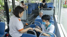 Xe buýt Phương Trang phục vụ người dân miễn phí trong hai ngày 30/4 và 1/5 - Ảnh: FUTA.