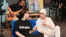 Jimmii Nguyễn tại buổi tập nhạc cho chương trình Du Ca số thứ 2 sẽ diễn ra tại bãi biển Cửa Lò ngày 3/5/2025