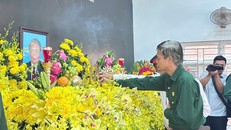 Lực lượng quân đội dâng hoa viếng nguyên Chủ tịch nước Trần Đức Lương