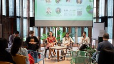 Thảo luận “Phát triển thương hiệu bền vững trong một thế giới biến động”.