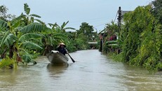 Mưa lớn gây ngập nặng ở thành phố Huế giữa mùa hè