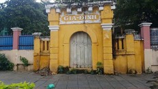 Di tích cổng thành Gia Định (trên đường Lê Văn Duyệt - Phan Đăng Lưu, đối diện lăng Tả quân Lê Văn Duyệt).