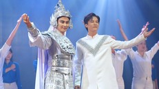 Hình ảnh tượng trưng thế hệ trẻ nối tiếp người đi trước cống hiến trong MV Rực sáng sức trẻ Việt Nam