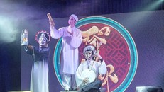 Trong Nhật thực, cùng với hình tượng hài kịch và bi kịch, người nghệ sĩ trẻ miệt mài đi tìm chân giá trị nghệ thuật.