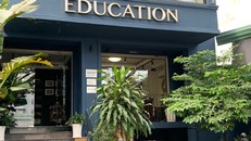 Liên kết giáo dục tại TP.HCM - Bài 4: Công ty AIG tự cấp chứng nhận cho nhân viên đi dạy trường công 