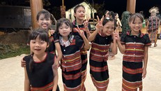 Trẻ em Cơ Tu tham gia làm “diễn viên” trong chương trình