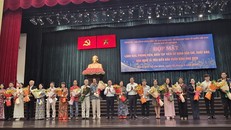 TPHCM khen thưởng các văn nghệ sĩ tiêu biểu - Ảnh: Minh Khang