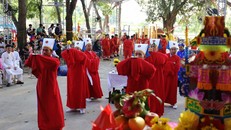 Ban quý tế thực hiện nghi thức dâng lễ.