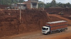 Hiện việc thi công gói thầu này đang tạm dừng. Ảnh: Lê Xuân Thọ