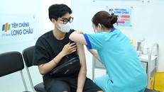 Chuyên gia y tế cho biết, thanh thiếu niên là độ tuổi có nguy cơ cao mắc não mô cầu, do thường sinh hoạt, học tập, vui chơi tại môi trường tập thể.