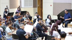 Dàn nhạc giao hưởng HBSO tích cực tập luyện để mang lại những giai điệu bất hủ của Mozart đến với khán giả - Ảnh: HBSO