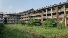 Nhiều ngôi trường trăm tỷ bỏ hoang tại TP.HCM