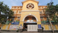 Học sinh Trường Tiểu học Đặng Thùy Trâm nghi bị ngộ độc: Ai trúng thầu cung cấp suất ăn cho trường này?