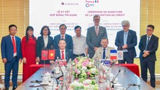 Ông Julien Seillan, Giám đốc AFD Việt Nam và ông Đoàn Ngọc Lưu, Phó Tổng Giám đốc Agribank đã thực hiện nghi thức ký kết Hợp đồng tín dụng Hạn mức tài chính khí hậu