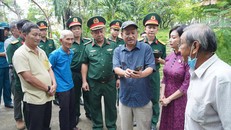 Lực lượng tìm kiếm mộ liệt sĩ đang làm việc tại Công viên Lê Thị Riêng