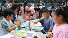 TP.HCM: Trao tặng 700 đầu sách cho Bệnh viện Nhi đồng 1