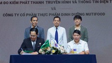 Đại diện hai bên tại buổi lễ ký kết hợp tác
