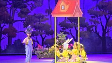 Tiểu phẩm "Câu chuyện ba chú heo con" với diễn xuất hồn nhiên của các em nhỏ làm người xem thích thú.