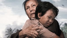 Ở tuổi 89, diễn viên Kiều Chinh tái ngộ màn ảnh rộng trong phim Mãi nợ một lời tạm biệt bên cạnh diễn viên nhí Nguyễn Vũ Uy Nhân.