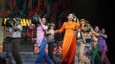 Vở nhạc kịch "Sự tích quả dưa hấu" đã được phúc khảo và nhận được góp ý từ Hội đồng nghệ thuật Sở Văn hóa và Thể thao TPHCM vào tối 2/10, trước khi công diễn chính thức - Ảnh: Minh Khang