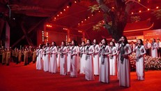 Nghẹn ngào và xúc động trong “Khúc Tri ân” tại Công viên Lê Thị Riêng