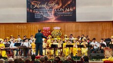 Dàn nhạc truyền thống Nhạc viện TPHCM với khoảng 40 thành viên cũng góp mặt tại Liên hoan