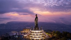 Núi Bà Đen lung linh về đêm