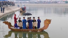 Chương trình hát Quan họ Bắc Ninh trên thuyền tại hồ Vân Tương phục vụ du khách trảy hội Lim.