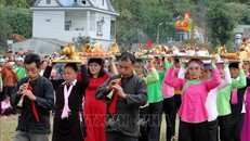 Mâm lễ cầu mong mưa thuận gió hòa, mùa màng bội thu trong lễ xuống đồng đầu năm mới. Ảnh tư liệu: Quốc Khánh/TTXVN.