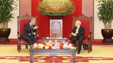 Tổng Bí thư Nguyễn Phú Trọng tiếp ông Miguel Mejia, Tổng Bí thư Đảng Phong trào Cánh tả Thống nhất (MIU) Cộng hòa Dominicana. Ảnh: Trí Dũng/TTXVN.